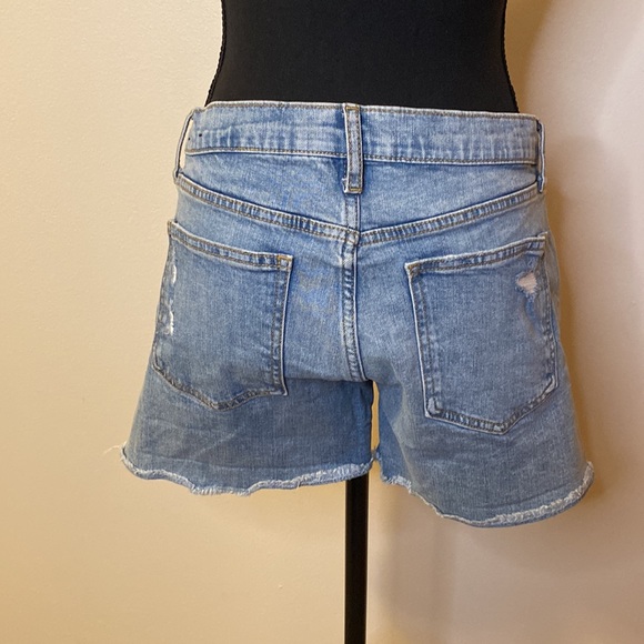 ๐ 2/$25 GAP Medium Wash Distressed Demin Shorts - Picture 6 of 6